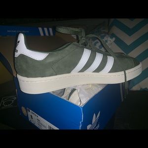 Adidas campus sneakers 👟 size 8 Women’s